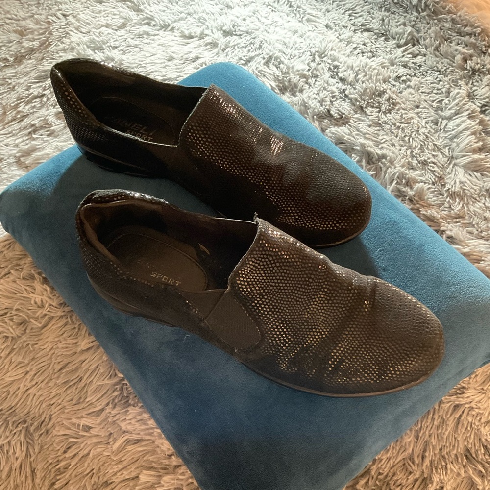 Vaneli Sport Shimmer Slides, Size 8.5